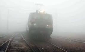 Fog blankets Delhi, train schedules disrupted