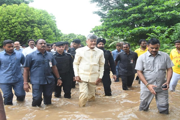 cmchandrababunaiduvisitsfloodaffectedregions