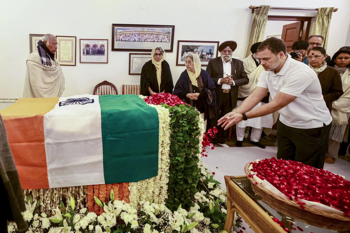 Rahul Gandhi pays last respects to former PM Manmohan Singh