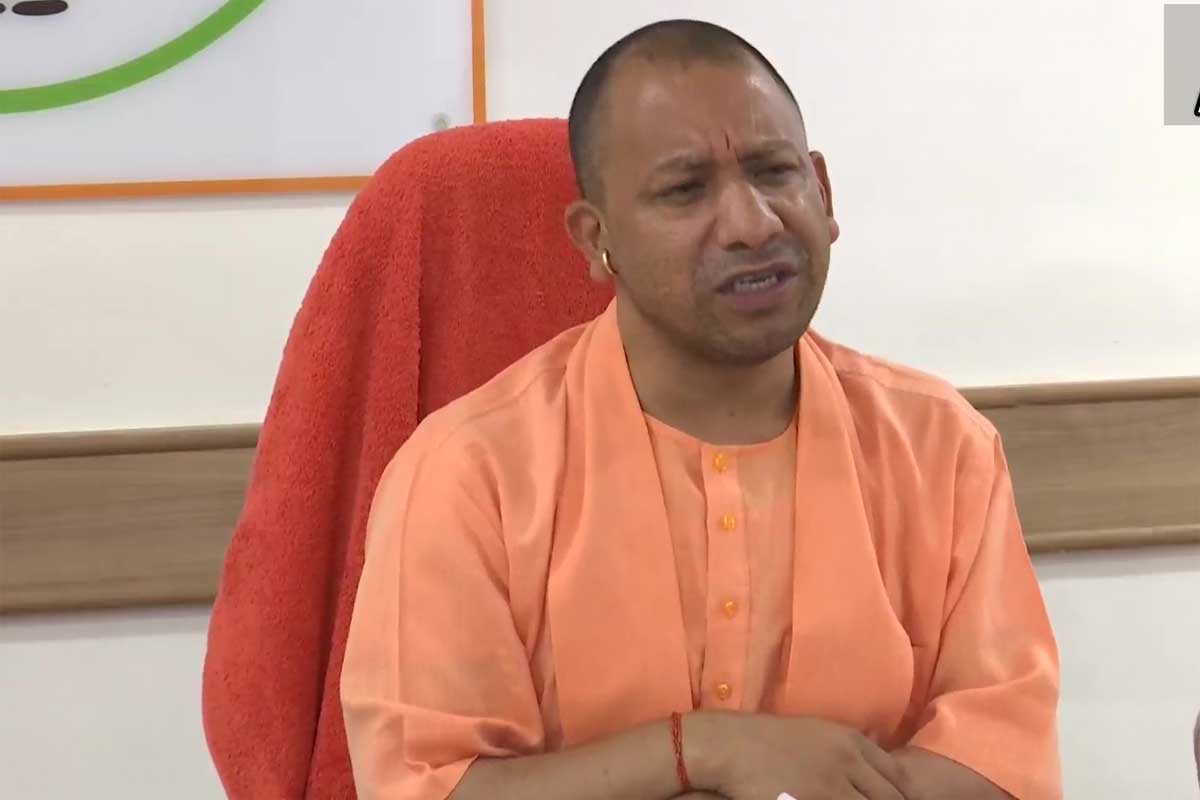 CM Yogi Adityanath announces Rs 10,000 bonus to sanitation workers at Mahakumbh