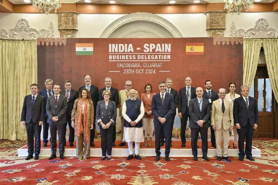 India-Spain sign MoUs in rail transport, customs & investment