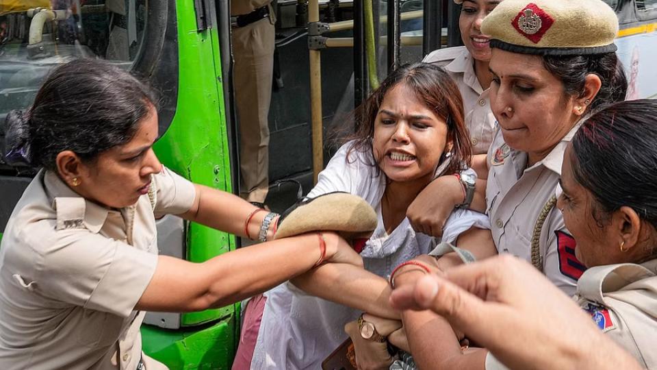 30 teachers detained from Mandi House in Delhi during anti-NEP protest