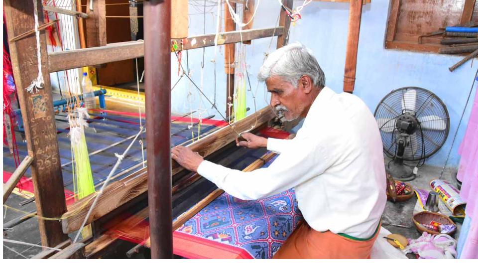 Andhra Pradesh approves free power for handloom weavers