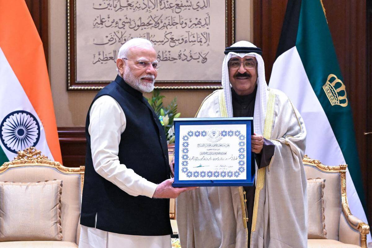 Kuwait bestows its highest honour 