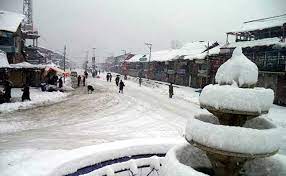 Kashmir Valley receives fresh snowfall on Saturday