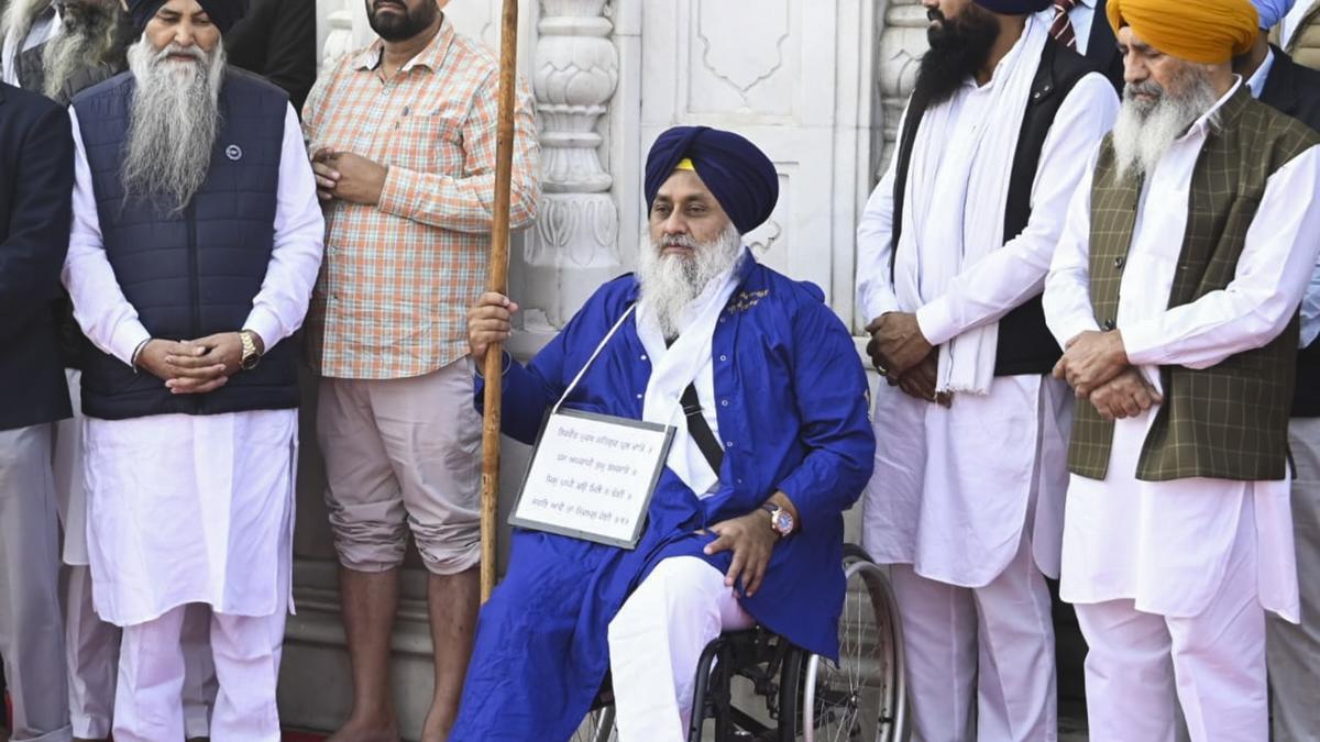 Sukhbir Badal shot at outside Golden Temple