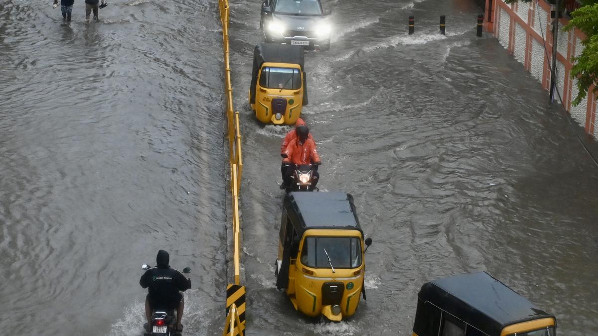 Torrential rain lashes Chennai 