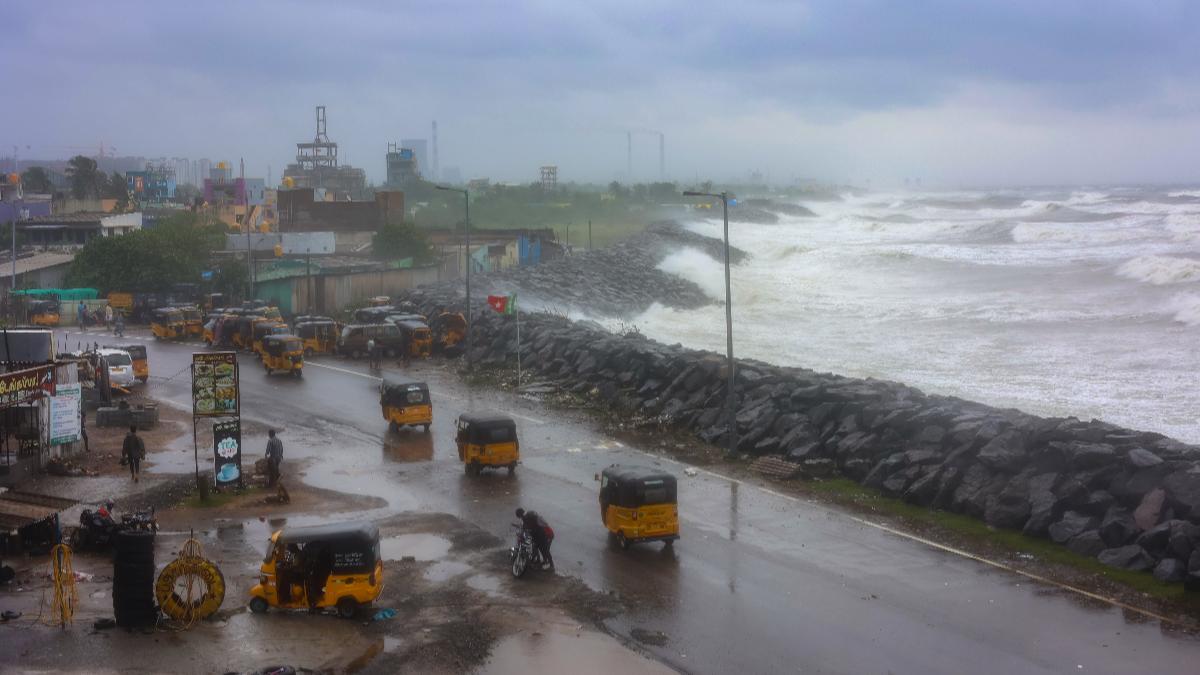 IMD forecasts heavy rainfall at isolated places over Tamil Nadu, Puducherry 