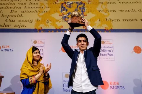 16yroldsyrianboywinschildrenspeaceprizeforbuildingrefugeeschoolinlebanon