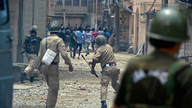 12injuredinclashesinsrinagarkashmir